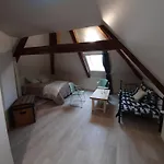 Holiday home A L'ombre Du Pommier *