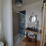 A L'ombre Du Pommier *