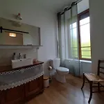 Holiday home A L'ombre Du Pommier