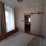 Holiday home A L'ombre Du Pommier