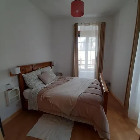 A L'ombre Du Pommier